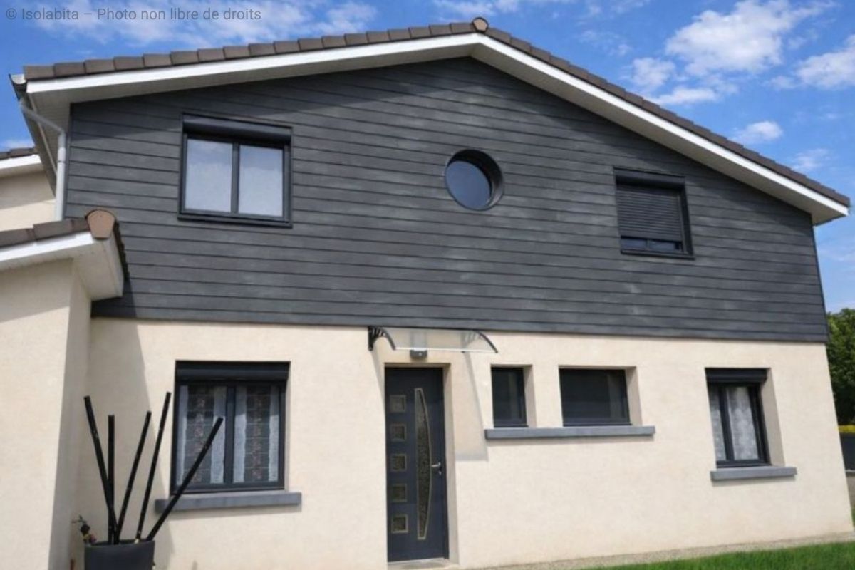 Isolation thermique par l'extérieur (enduit et bardage bois) d'une villa Genas (69740)