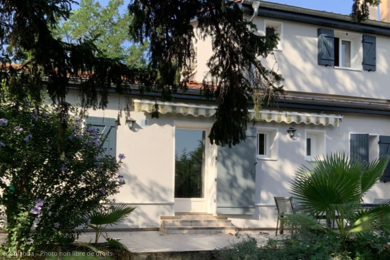 Après travaux d'isolation par extérieur (ITE) dans le cadre d'une rénovation énergétique globale d'une villa à Vénissieux (69200)