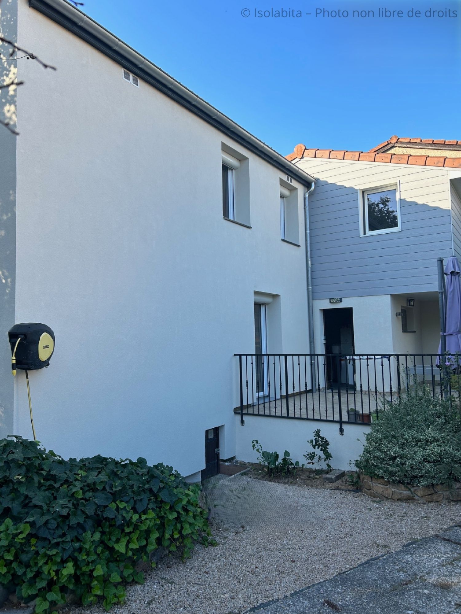 après-travaux-isolation-par-extérieur-et-isolation-combles-perdus-villa-chassieu