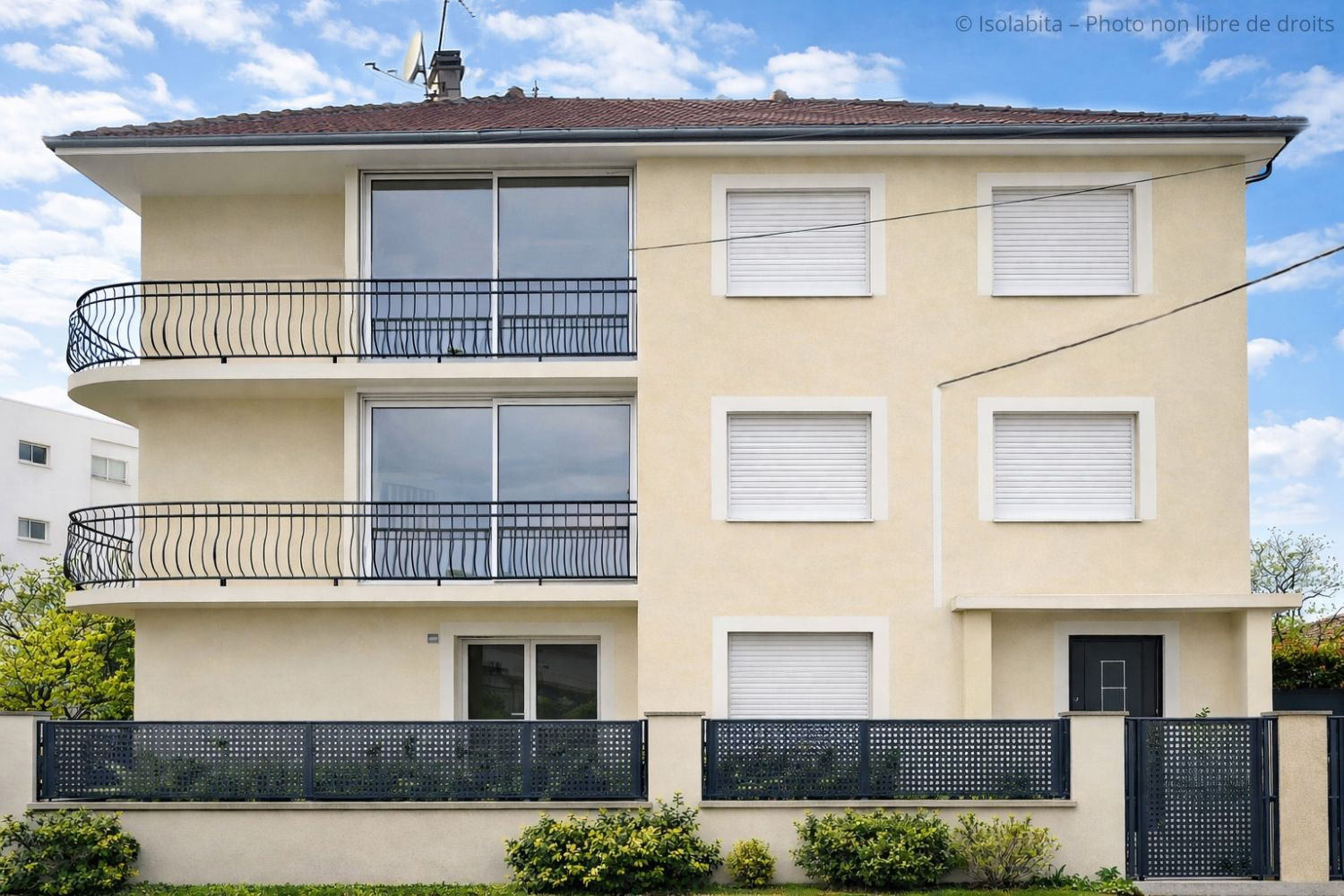 Isolation thermique par l'extérieur (ITE) d'un immeuble à Villeurbanne (69100)